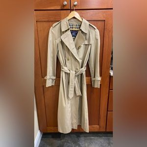 Classic Burberry Trenchcoat